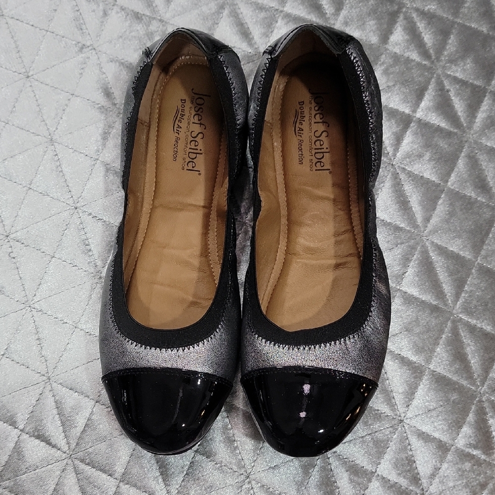 Josef Seibel Women's Metallic and Black Flats